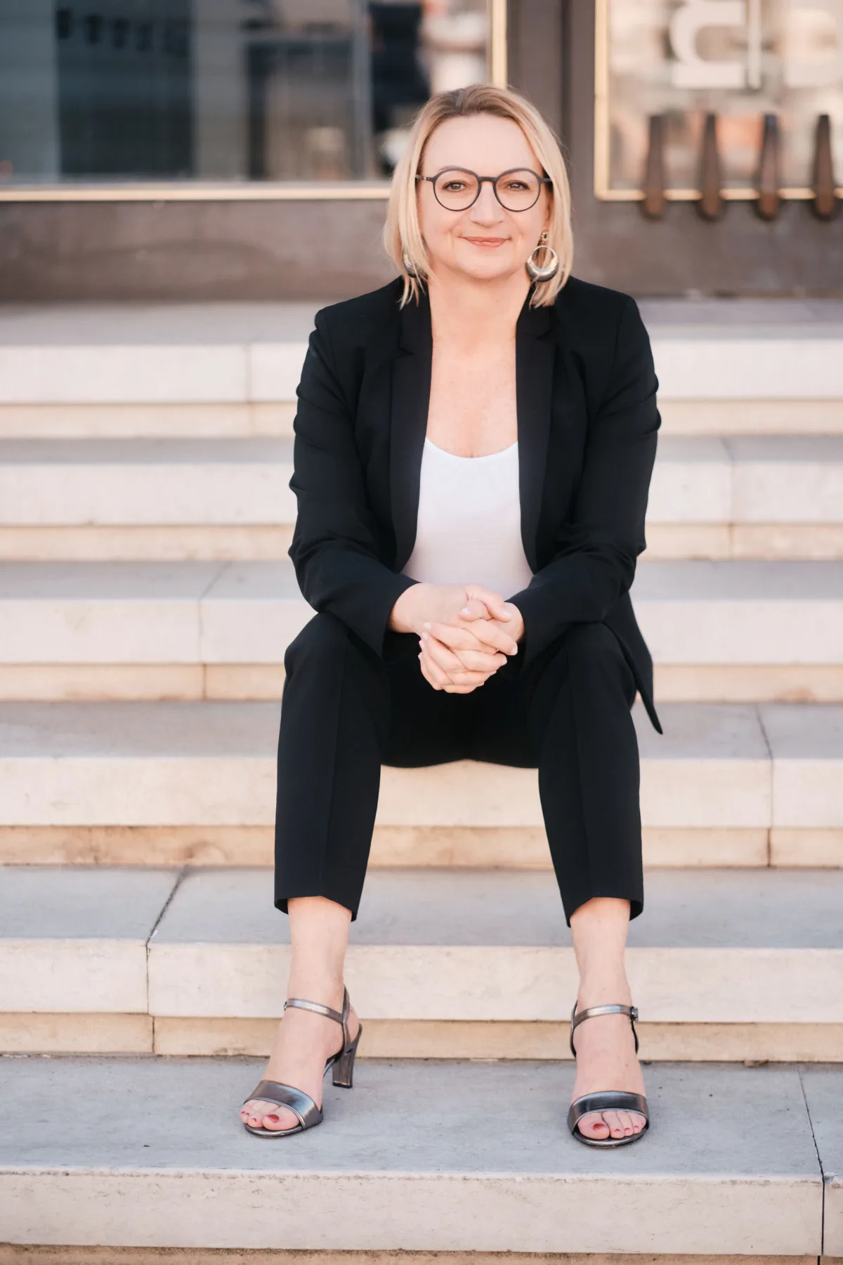 Gerlinde Oberndorfer auf den Stufen